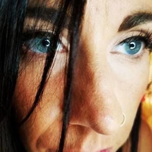 Meet your Posher, Caitlin